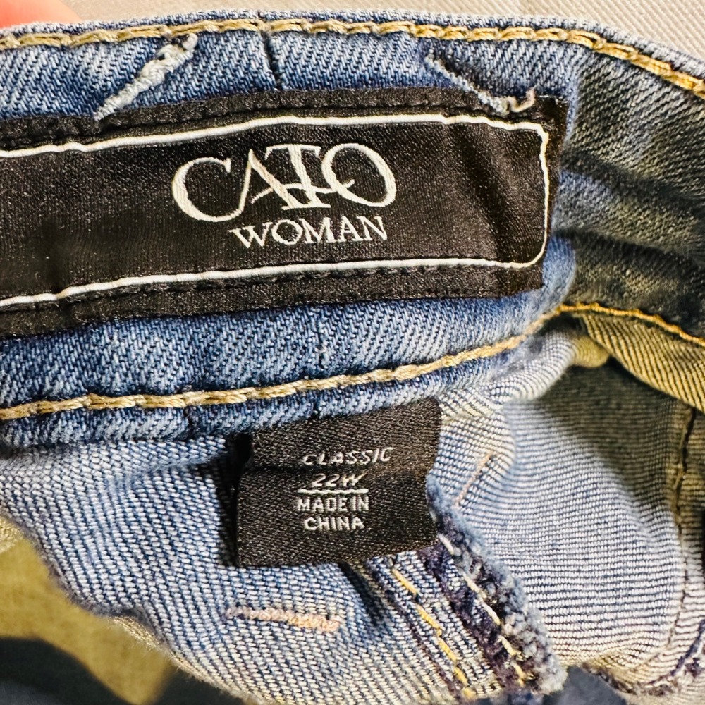 Cato Woman Weathered Jean Shorts Button Zipper Five Pocket 22W - Picture 3 of 5